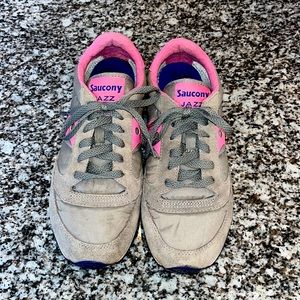 Saucony Ladies Tennis Shoes. Size 8.5